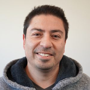 César González